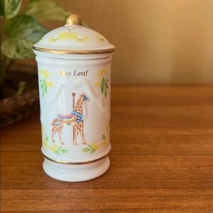 Lenox Giraffe Motif Ceramic Spice Jar - Bay Leaf